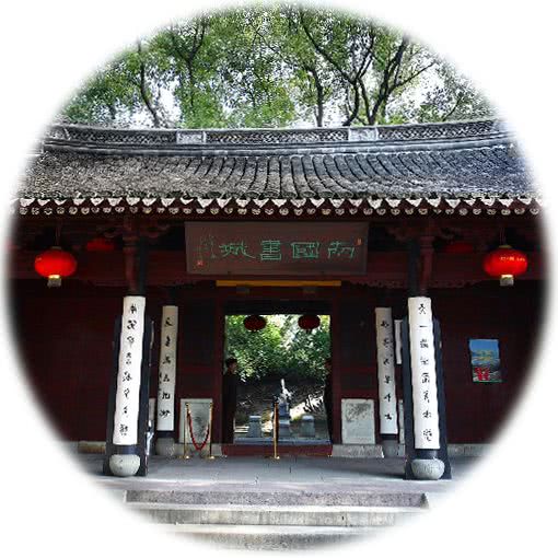 艳丽妖娆迷惑人，近水楼台先得月打一正确生肖,警惕虚假宣传,实证解答解释落实